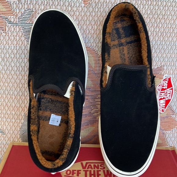 Vans WMNS Classic Slip-On
(Sherpa)Black/Marshmallow
IN0A7VCFABI
Sneakers - Picture 13 of 16